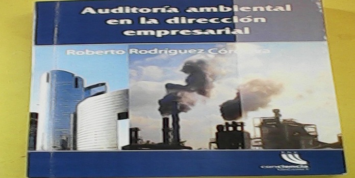 Lanzamiento del Libro Auditoría Ambiental en el ISMMM por el Dr. Roberto Guillermo Rodríguez Córdova