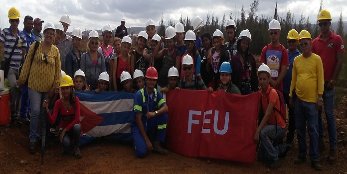 #ISMM42Aniversario Estudiantes de 1er año de Ingeniería Geológica realizan tarea de impacto
