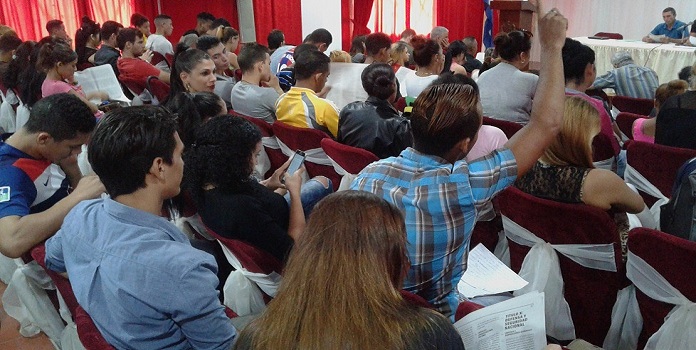 #ConsultaPopular Estudiantes de la Facultad de Geología Minas, opinan y aportan criterios sobre el nuevo Proyecto de Constitución.