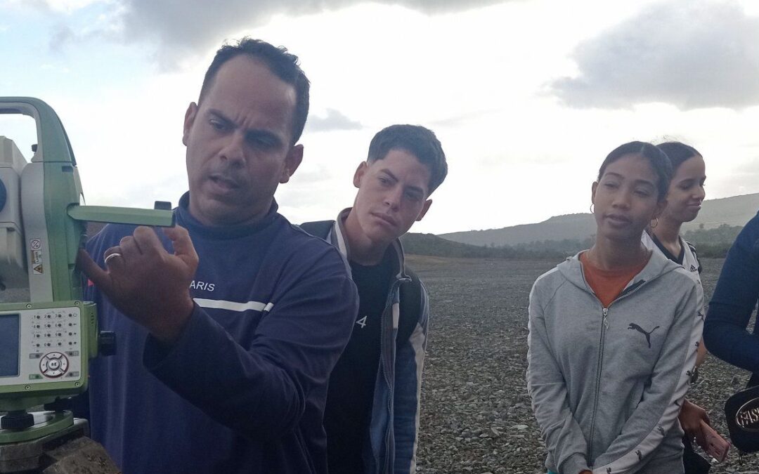 Prácticas laborales de los estudiantes de 1ro y 2do año de la carrera de Minería